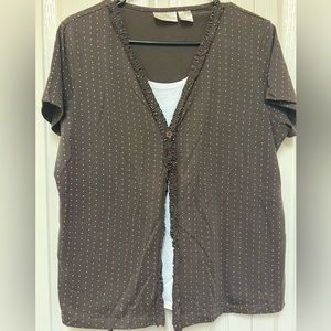 Baxter & Wells women’s top. Petite large. Brown & white.